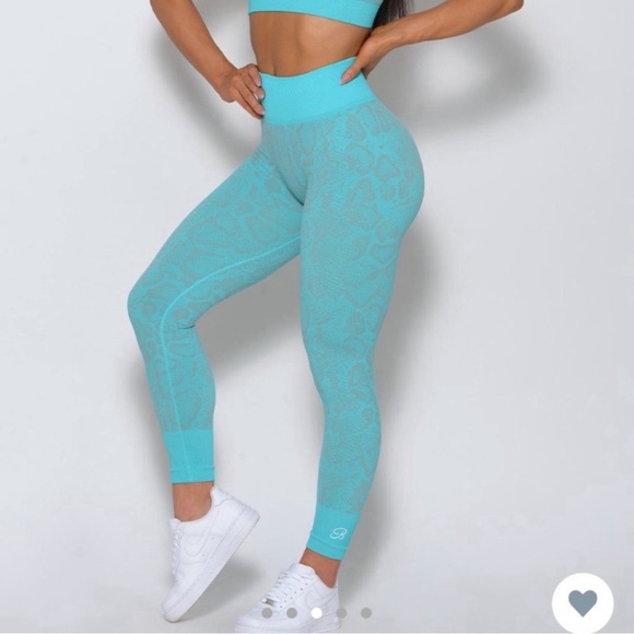 NWT Bombshell Sportswear Seamless Snake Bra Leggings Turquoise S XS - Picture 3 of 3